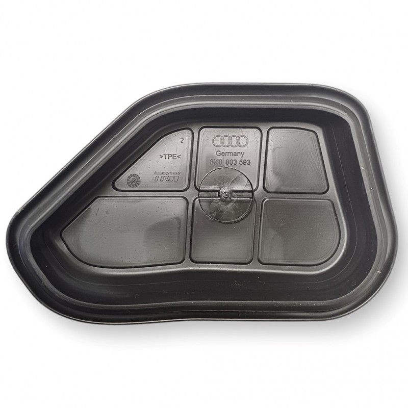 Audi A4 2013-2015 Sol Amortisör Kulesi Plastik Kapak 8K0803593
